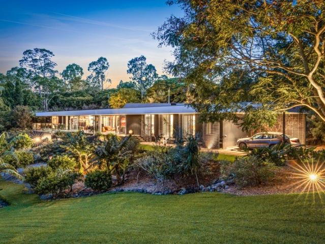 ARCHITECTURAL MASTERPIECE IN THE HEART OF DOONAN