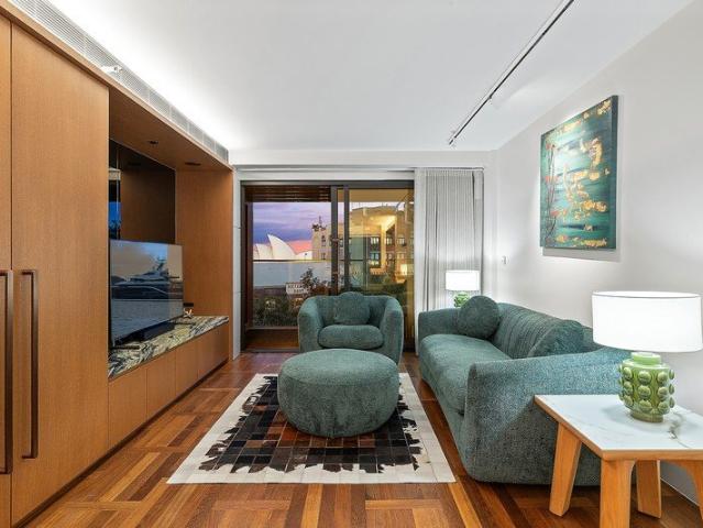 Architectural masterpiece with iconic Sydney views
