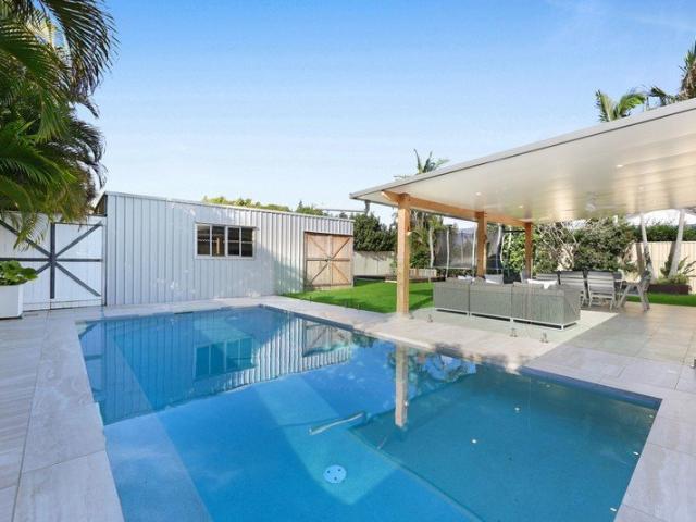 Architectural oasis on 713sqm in a quiet cul de sac