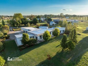 Architectural Acreage Living Just Minutes from Orange