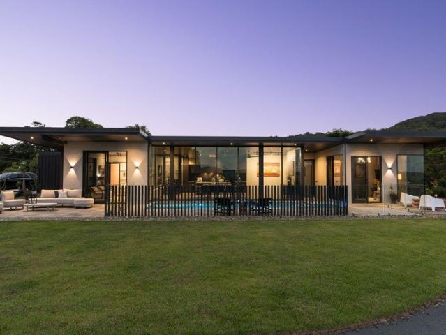 Luxury Five Acre Residence with Panoramic Views & Guest Studio