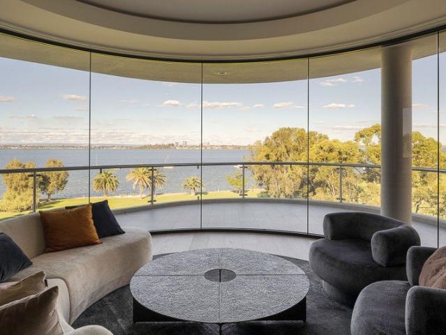 ARCHITECTURAL ARTISTRY: UNPARALLELED PENTHOUSE LIVING