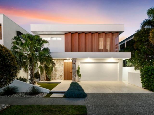 ARCHITECTURAL BEACHFRONT LUXURY WITH RARE DIRECT BEACH ACCESS
