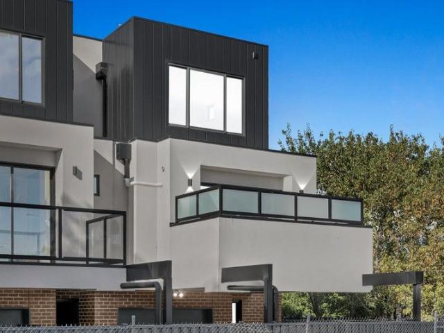 Contemporary Style & Exceptional Convenience in the Heart of Niddrie