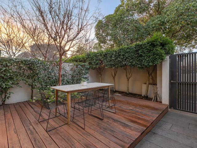 Architectural Brilliance Cocooned in Bayside Luxury
