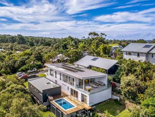 Architectural Brilliance Dual Residences, Pool & Modern Elegance on 790m²