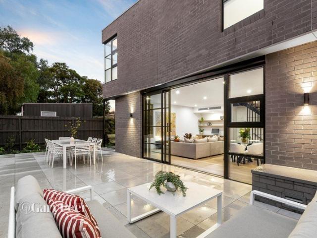 Architectural brilliance in the heart of Caulfield South