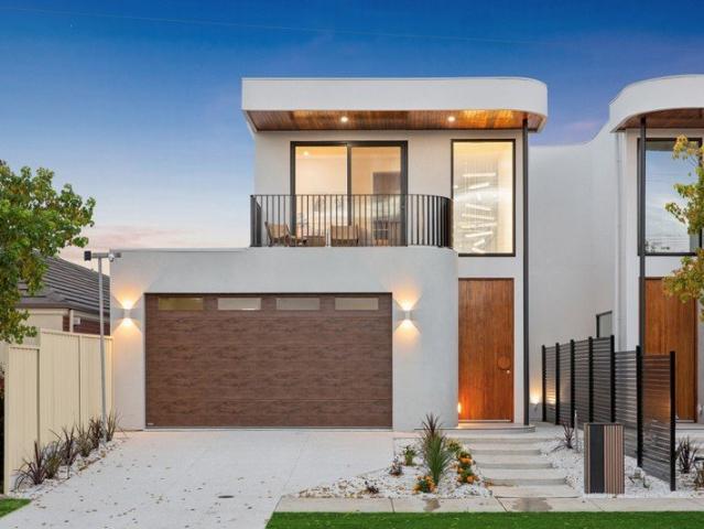 Architectural Brilliance on a Rare 450m² Allotment