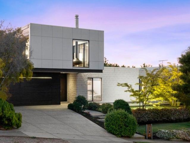 Architectural Brilliance Meets Northern Serenity by the Barwon River