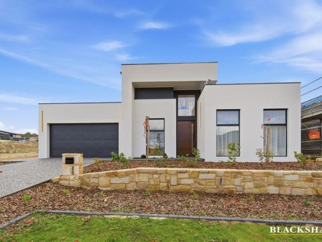 Architectural Clarity, Material Warmth & Elevated Family Luxury