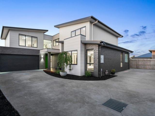 Architectural Coastal Luxury, Moments from the St Leonards Foreshore