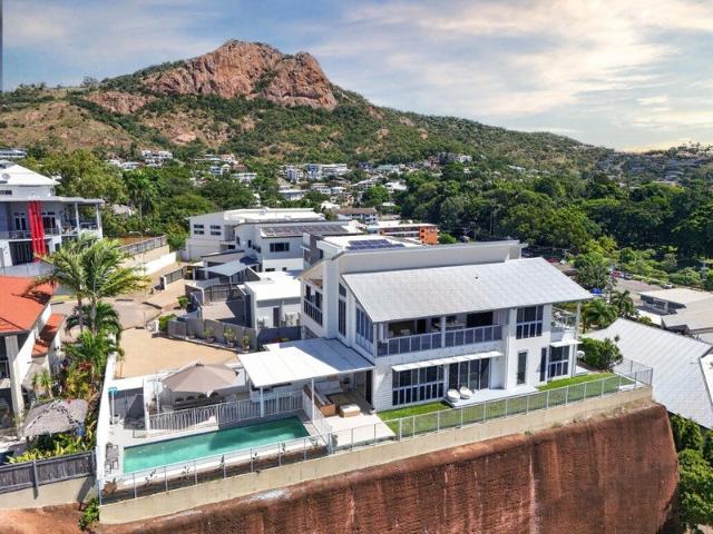 Architectural Coastal Luxury with Panoramic Coral Sea Outlook