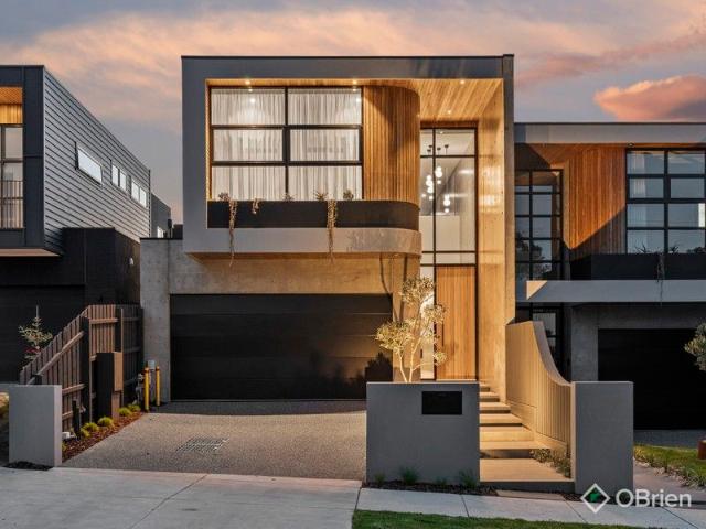 Architectural Coastal Luxury with Rooftop Bay Views