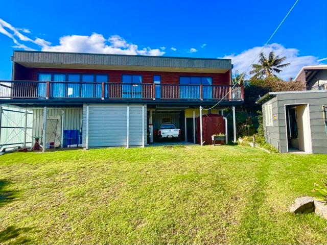 Architectural Designed Beach home only minutes to Beare's Beach Huge Balcony, Ocean Views, Sunny Landscaped Block