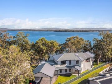 Architectural Designed High set Waterfront With Beautiful Views!