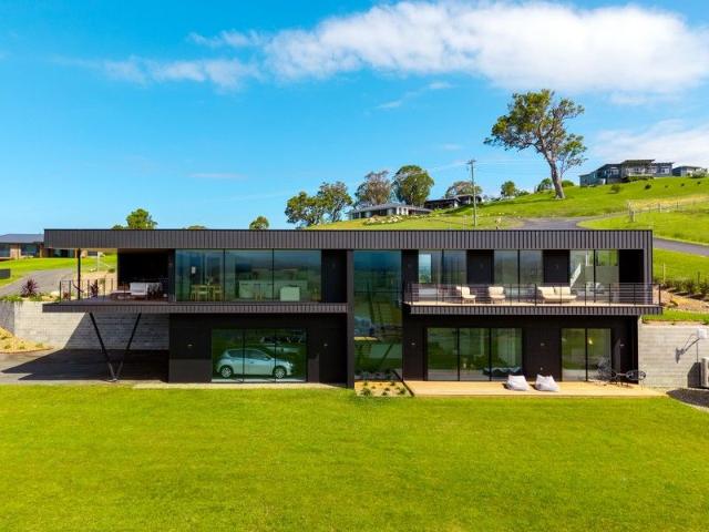 COASTAL COUNTRY ESCAPE