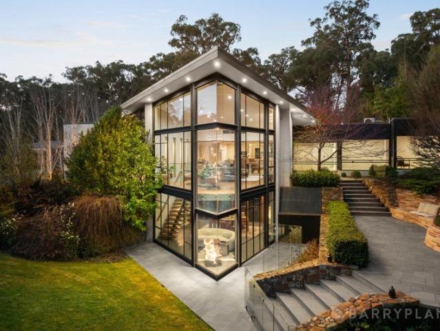 ARCHITECTURAL EXCELLENCE, AWARD WINNING GARDENS & 4.71 HECTARES