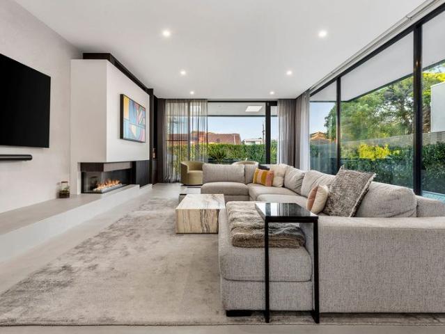 Architectural Excellence in a Premier Caulfield South Position