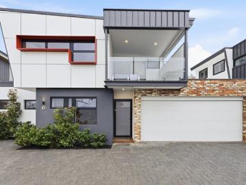 Architectural Excellence on a Leafy East Freo Pocket