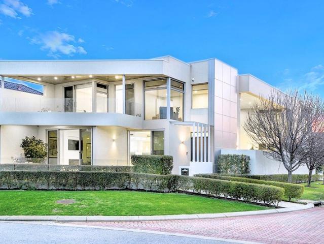 Architectural Excellence with a Spectacular Lake Outlook