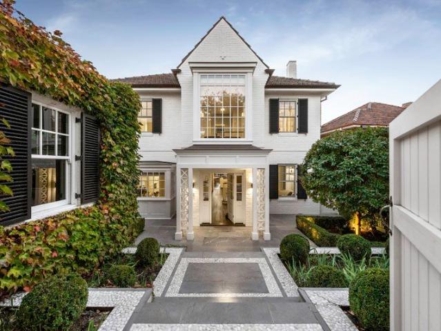 Architectural Excellence with Panoramic Views