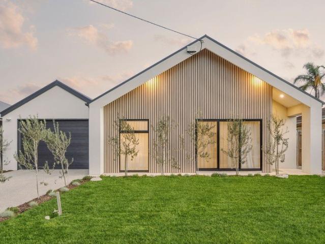 Architectural Excellence with Premier Beachside Position