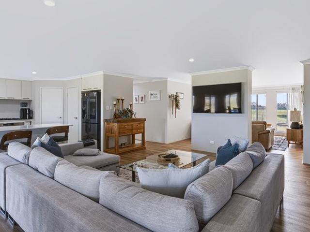 Architectural Elegance Meets Expansive Rural Freedom
