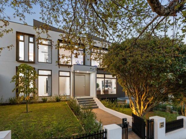 Architectural elegance in a brand new corner residence with 35 squares living