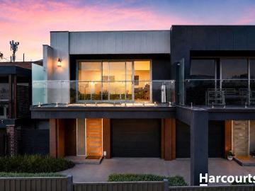 Architectural Elegance Overlooking Parkland