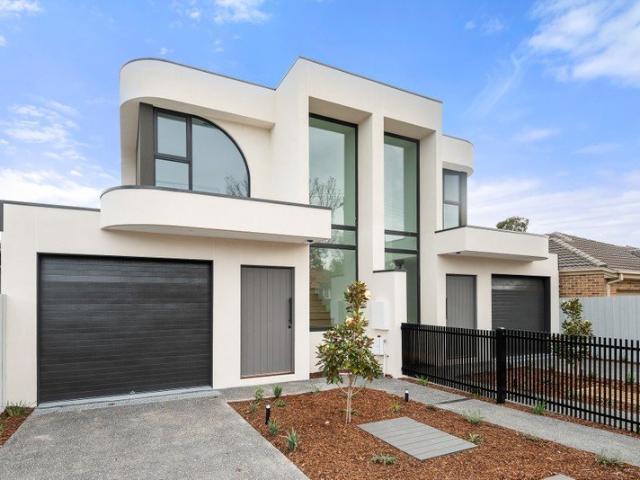 Architectural Elegance and Family Luxury in a Coveted Ormond Setting