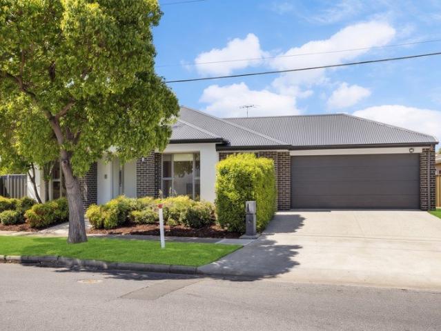 Architectural Elegance & Custom Quality Steps from Linear Park