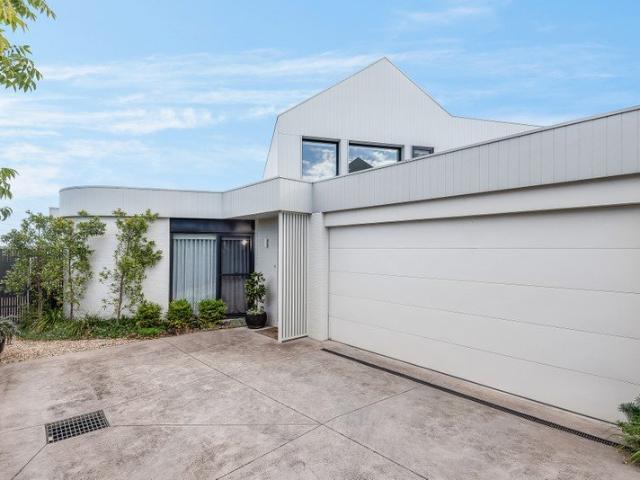 Architectural Elegance Delivers Luxury Lifestyle