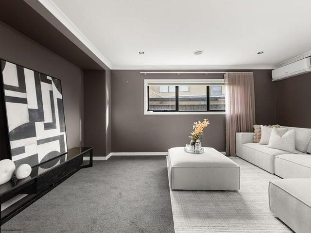 Architectural Elegance in a Premier Parkside Setting