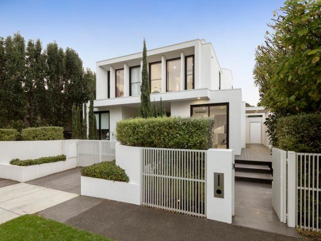 Architectural Elegance in Bay Street Environs
