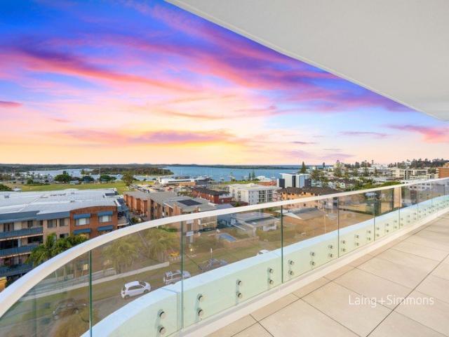 Architectural Elegance with Spectacular Sweeping Views
