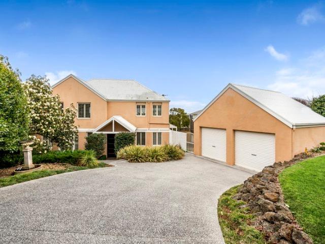 Architectural Elegance with Panoramic Views
