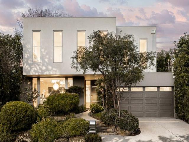Architectural Family Excellence Bathed in Natural Light