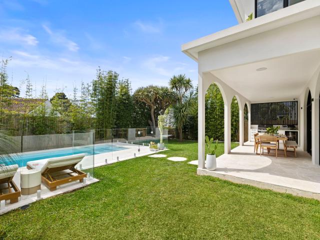 Architectural family haven with flawless indoor–outdoor flow
