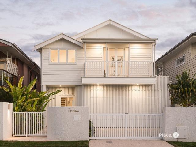 Architectural Family Living Designed for Modern Life