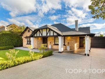 ARCHITECTURAL FAMILY LIVING WITH POOL ON A GRAND ALLOTMENT