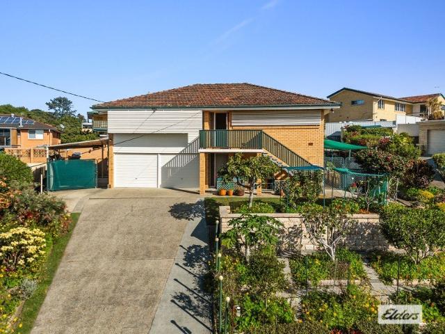 ARCHITECTURAL FLAIR TO PREMIUM DUAL LIVING SPACES BLUE CHIP LOCATION
