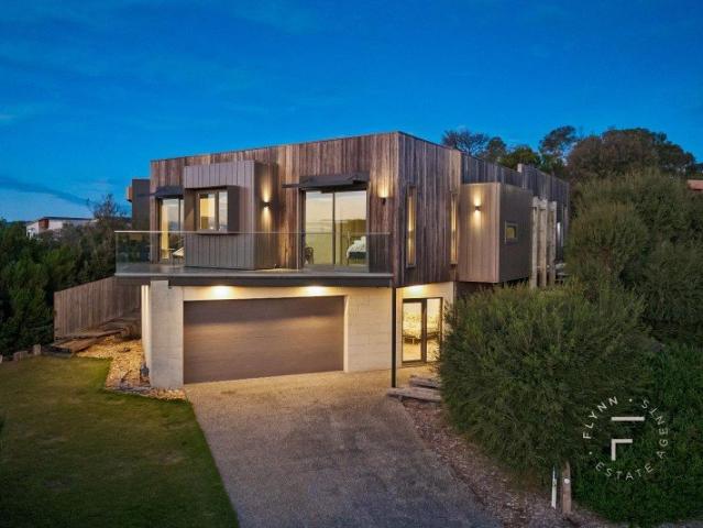 ARCHITECTURAL GOLF COURSE LIVING WITH BREATHTAKING VIEWS