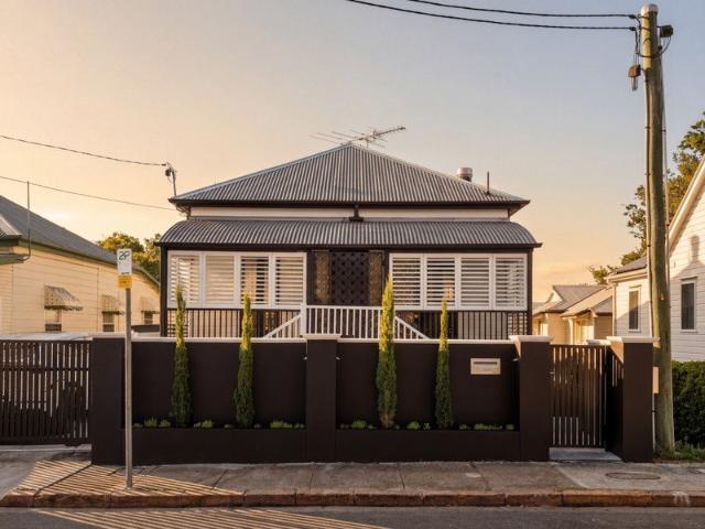 ARCHITECTURAL GRANDEUR + MODERN SOPHISTICATION IN THE HEART OF NEW FARM