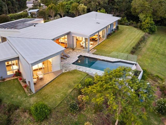 ARCHITECTURAL HINTERLAND SANCTUARY WITH BREATHTAKING MOUNTAIN VIEWS