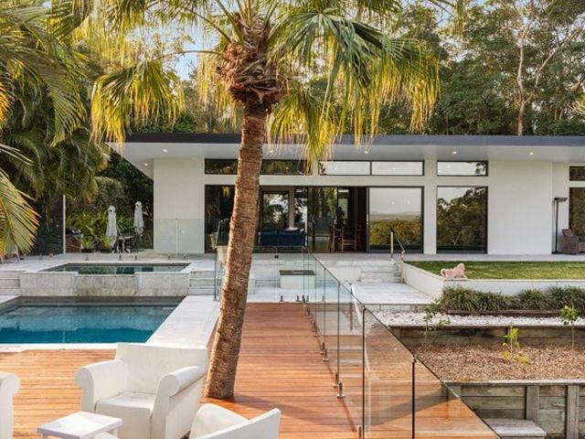 ARCHITECTURAL HINTERLAND RETREAT WITH SWEEPING VIEWS