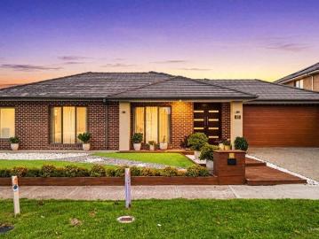 Architectural Luxury with a Show Stopping Outdoor Entertaining Zone Thoughtfully designed and beautifully finished, this premium residence showcases