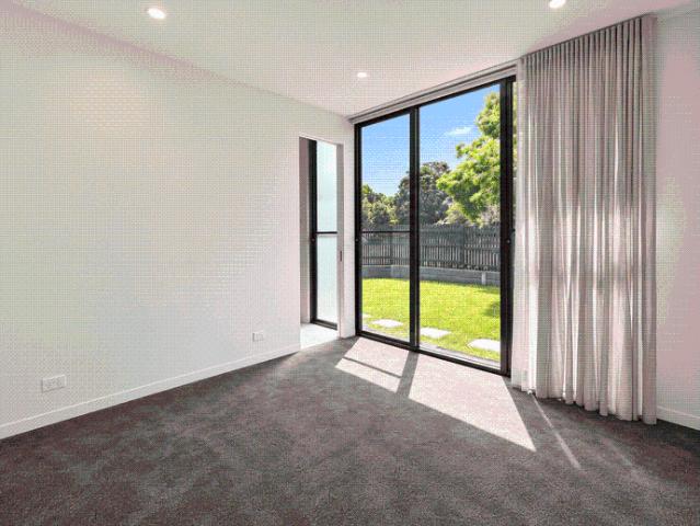 Architectural Luxury with an Indoor Pool in the Heart of Newtown
