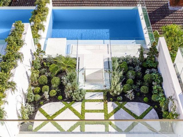 ARCHITECTURAL LUXURY WITH RESORT STYLE LIVING AND SWEEPING CBD VIEWS!