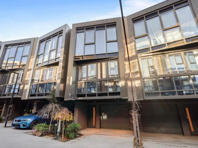 Architectural Luxury in the Heart of Glen Iris