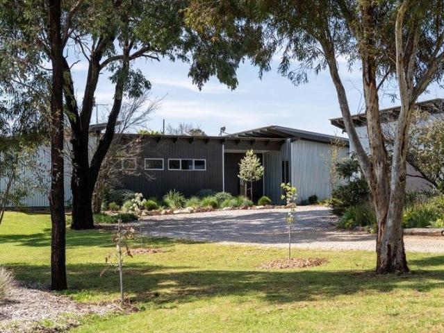 Architectural Luxury on 25 Acres Just 6km from Mudgee
